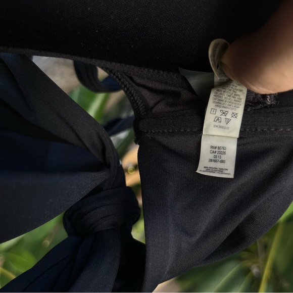 Victoria’s Secret Black Bikini Top with Ties ! - Picture 5 of 6